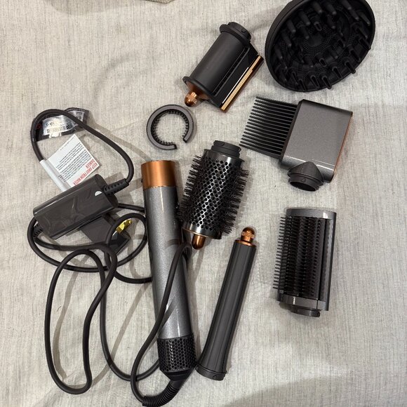 USED ONCE! Dyson Airwrap™ Multi-Styler Complete Diffuse for Curly to Coily Hair - Picture 4 of 9